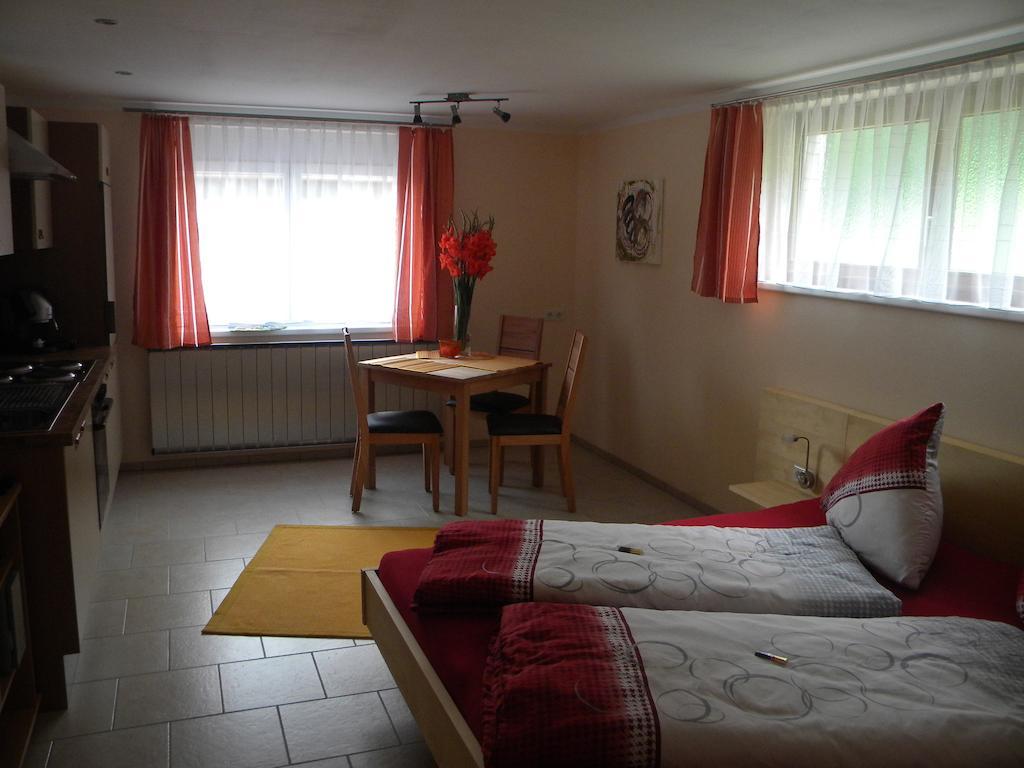 Haus Kinsperger Apartman Klosterle am Arlberg Szoba fotó